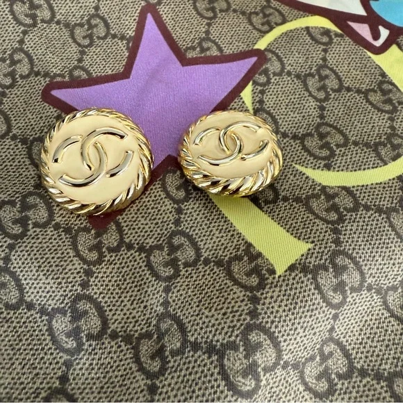 Vintage 90’s CHANEL Clip Ons with Braided Gold